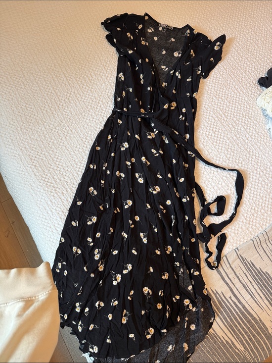 Audrey 3+1 Dresses & Skirts - Audrey 3+1 Black Wrap Maxi Dress with White and Yellow Daisies